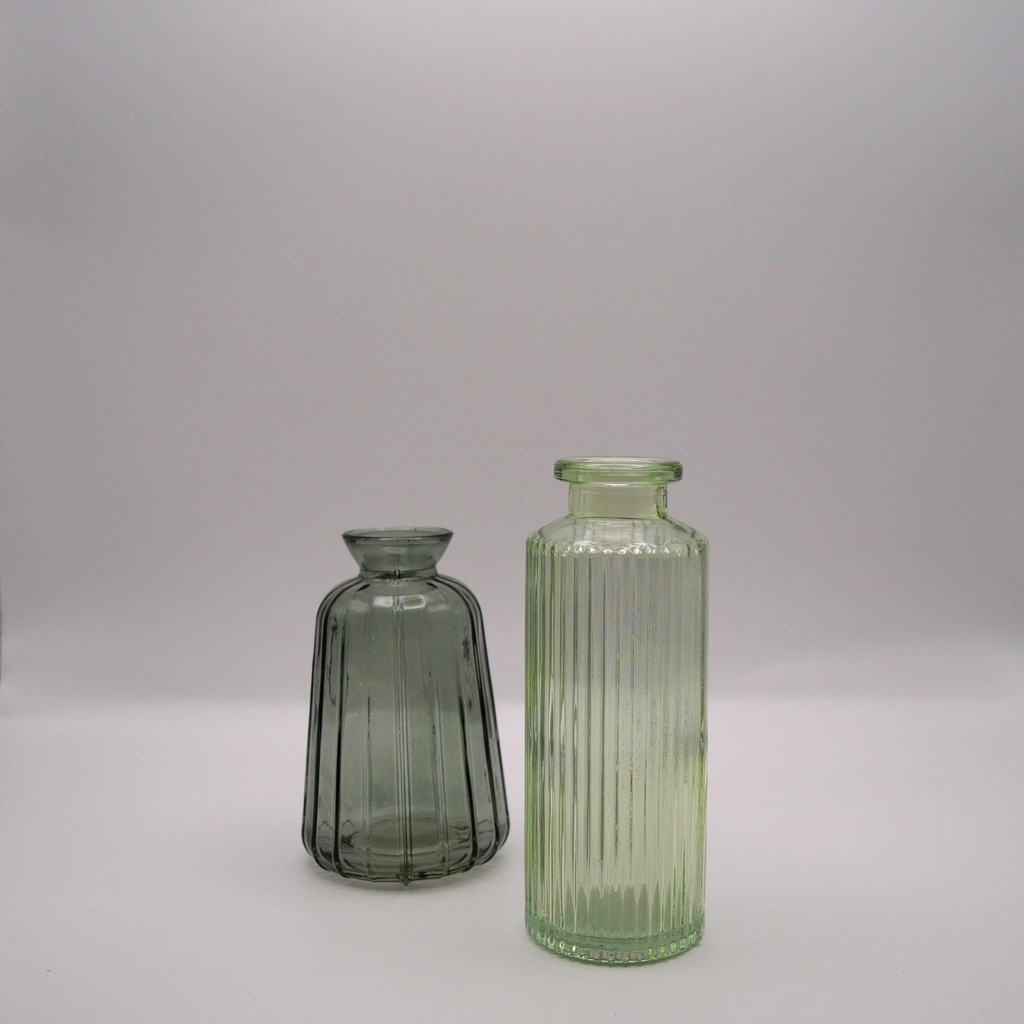 Vase moyen linéaire vert