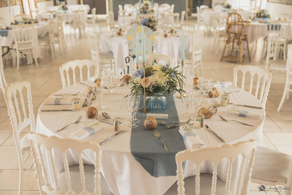 chemin de table bleu gris