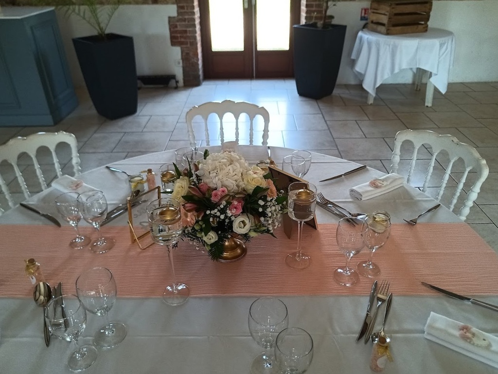 chemin de table rose clair