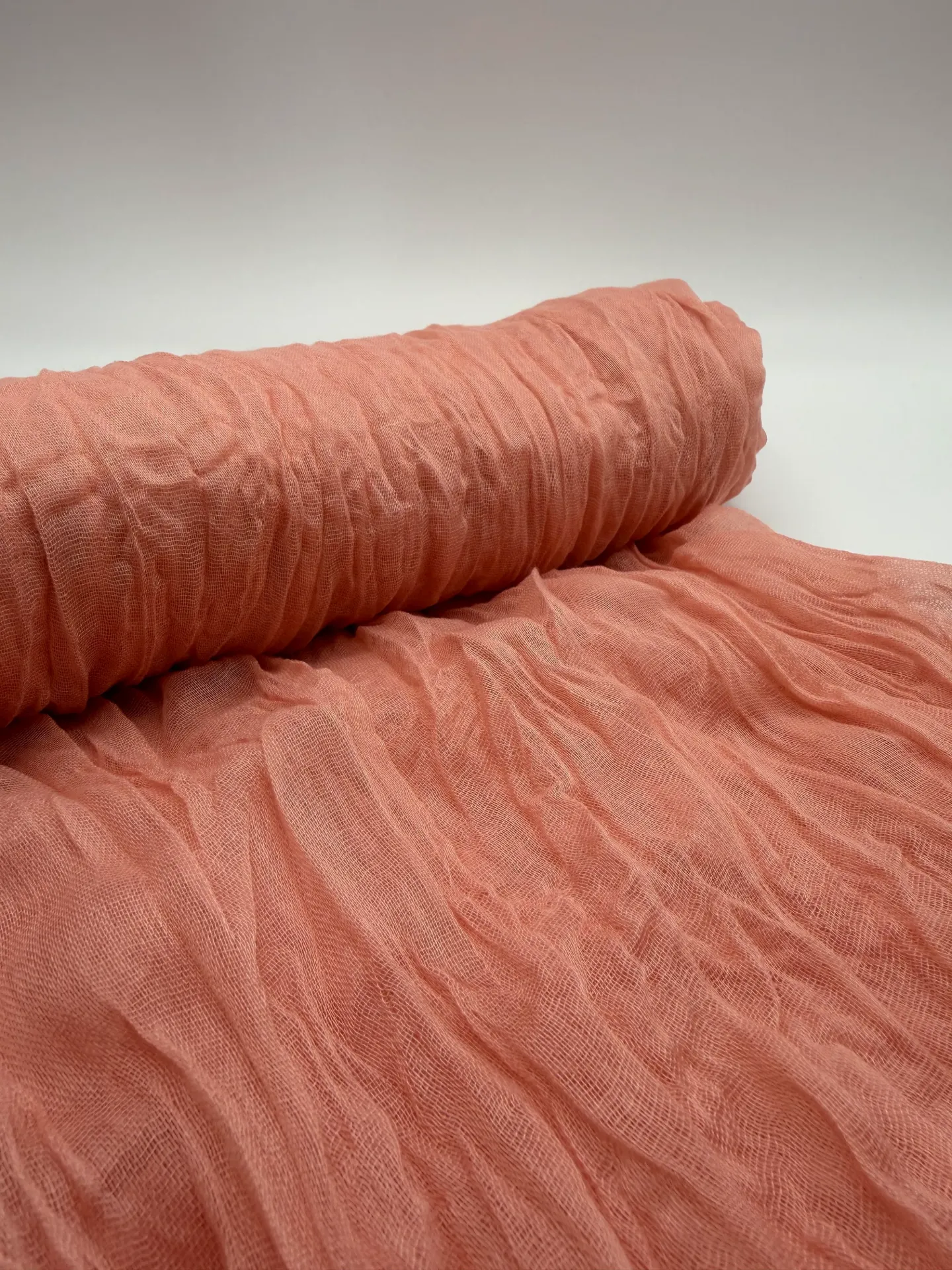 Chemin de table fripé rose