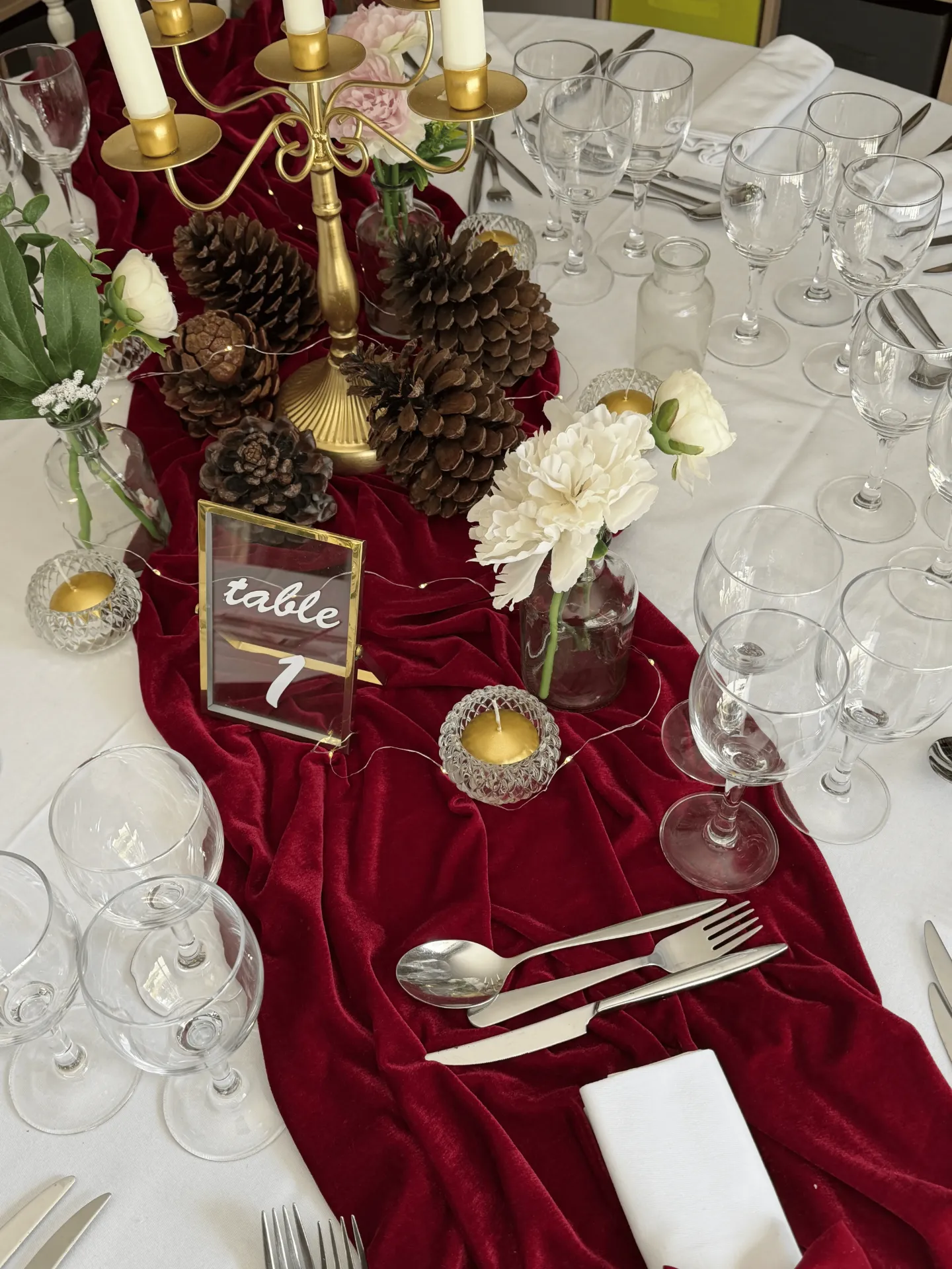 Chemin de table rouge velours